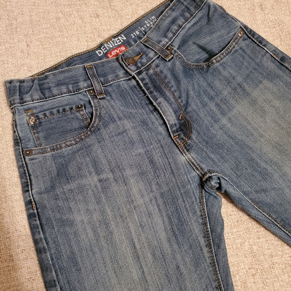 Levi Denizen 218 slim straight fit size 16